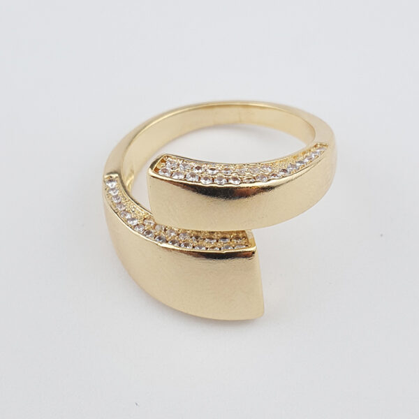 Anel Luiza Dourado com Zircônias