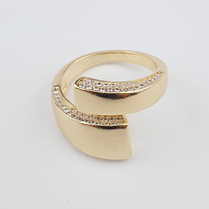 Anel Luiza Dourado com Zircônias