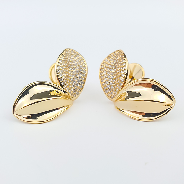 Brinco Folhas Douradas com Zircônias