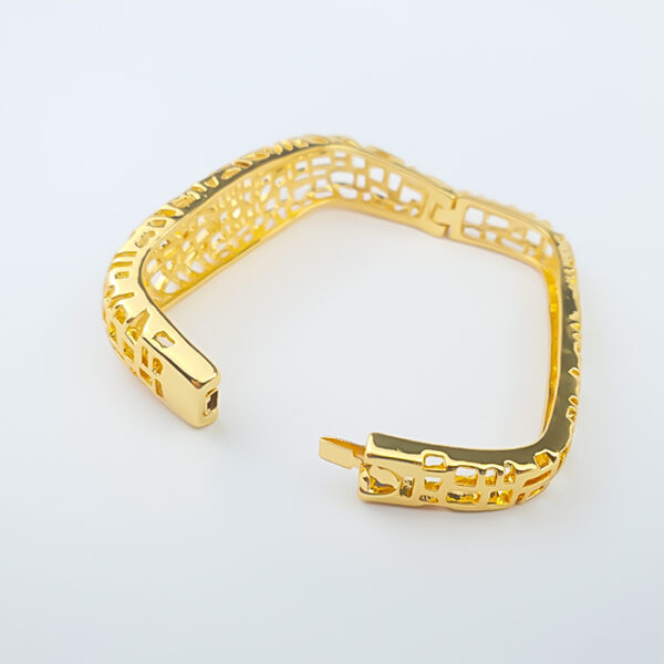 Bracelete Geométrico Vazado em dourado - Imagem 5