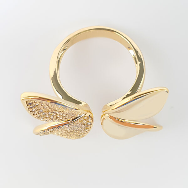 Anel Borboleta Dourado com Zircônias - Imagem 2