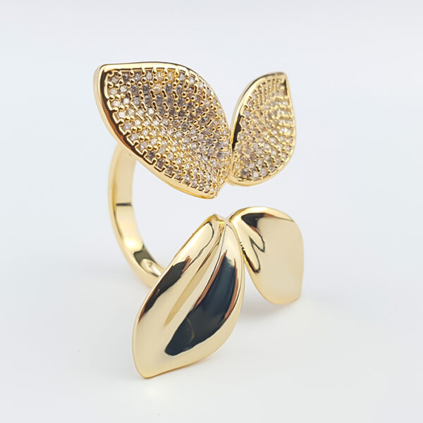 Anel Borboleta Dourado com Zircônias - Imagem 4